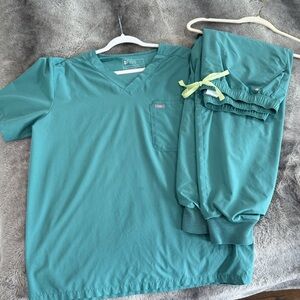 Men’s L Figs Scrub Set